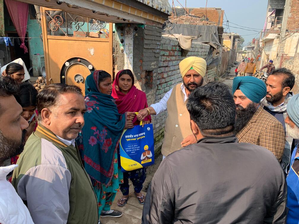 ਵਿਧਾਇਕ ਭੁੱਲਰ ਨੇ ਘਰ-ਘਰ ਰਾਸ਼ਨ ਸਕੀਮ ਤਹਿਤ ਪਿੰਡ ਲੂਥਰ ਵਿਖੇ ਰਾਸ਼ਨ ਦੀ ਕੀਤੀ ਵੰਡ