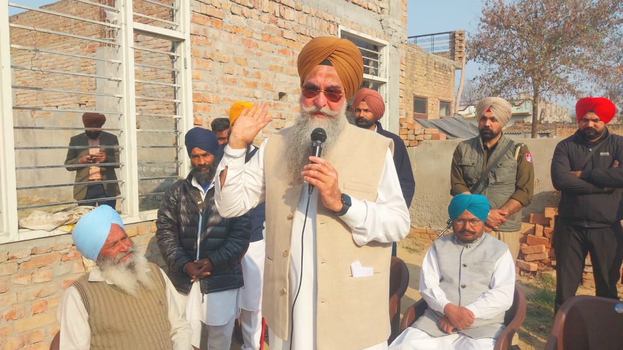 ਸਪੀਕਰ ਸੰਧਵਾਂ ਵੱਲੋਂ ਪਿੰਡ ਮੋਰਾਂਵਾਲੀ ਵਿਖੇ ਐੱਸ.ਸੀ ਧਰਮਸ਼ਾਲਾ ਨੂੰ 2 ਲੱਖ ਰੁਪਏ ਦਾ ਚੈਕ ਭੇਂਟ ਕੀਤਾ