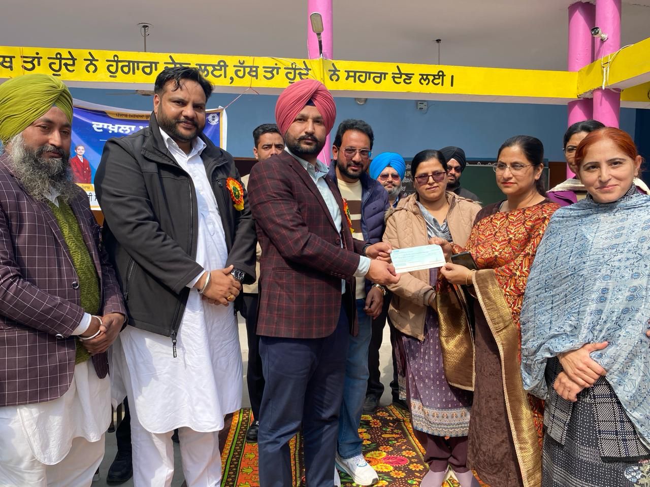 ਸ. ਢਿੱਲਵਾਂ ਨੇ ਸਕੂਲਾਂ ਨੂੰ ਆਧੁਨਿਕ  ਸਾਧਨਾਂ ਨਾਲ ਅਪਗ੍ਰੇਡ ਕਰਨ ਲਈ 2.50 ਲੱਖ ਦੇ ਚੈਕ ਵੰਡੇ