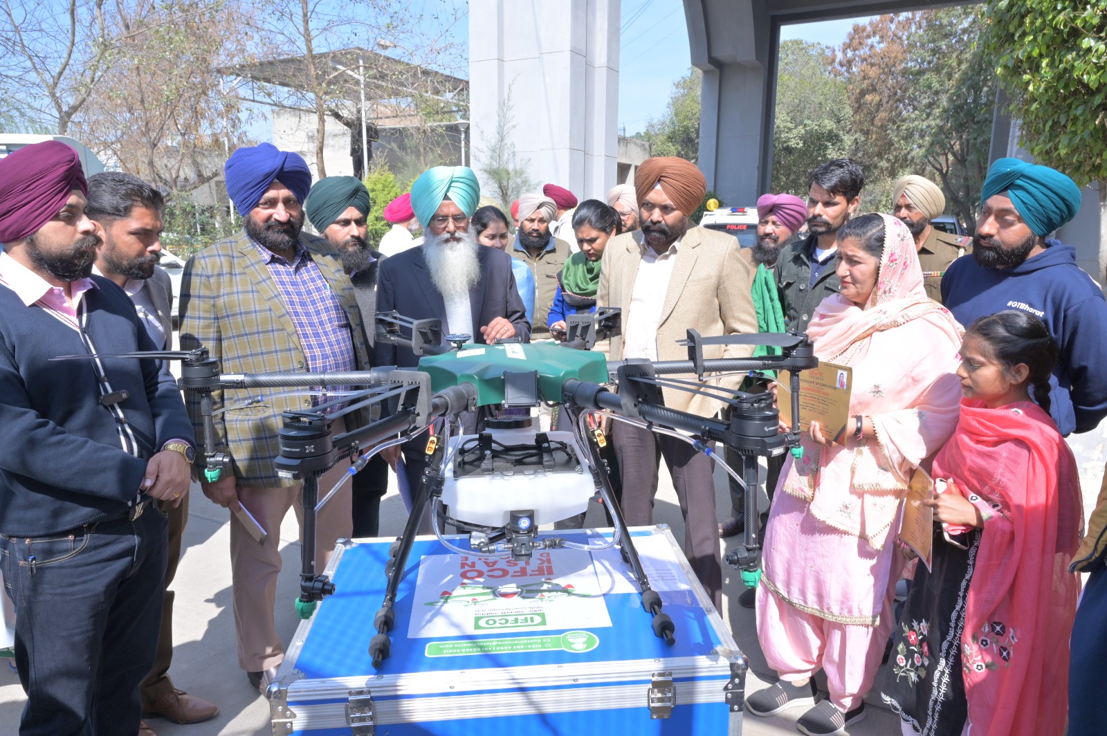 ਰੱਤੀਆਂ ਦੀ ਜਸਵਿੰਦਰ ਕੌਰ ਨੂੰ ਮਿਲਿਆ 15 ਲੱਖ ਰੁਪਏ ਵਾਲਾ ਡਰੋਨ, ਨੈਨੋ ਯੂਰੀਆ ਦੇ ਛਿੜਕਾਅ ਲਈ ਹੋਵੇਗਾ ਸਹਾਈ