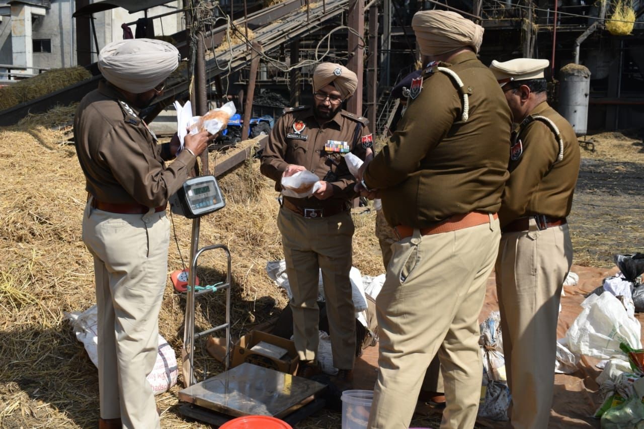 ਫਾਜ਼ਿਲਕਾ ਪੁਲਿਸ ਵੱਲੋਂ ਹੀਰੋਇਨ, ਪੋਸਤ ਤੇ ਨਸੀਲੀਆਂ ਗੋਲੀਆਂ ਨੂੰ ਕੀਤਾ ਗਿਆ ਨਸਟ