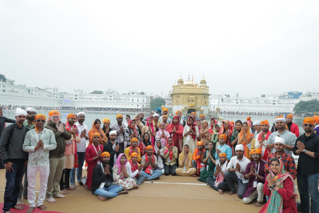 ਯੁਵਾ ਸੰਗਮ ਪ੍ਰੋਗਰਾਮ ਅਧੀਨ ਪੰਜਾਬ ਦੌਰੇ ‘ਤੇ ਆਏ ਝਾਰਖੰਡ ਦੇ ਵਿਦਿਆਰਥੀਆਂ ਨੇ ਸ੍ਰੀ ਹਰਿਮੰਦਰ ਸਾਹਿਬ ਮੱਥਾ ਟੇਕਿਆ