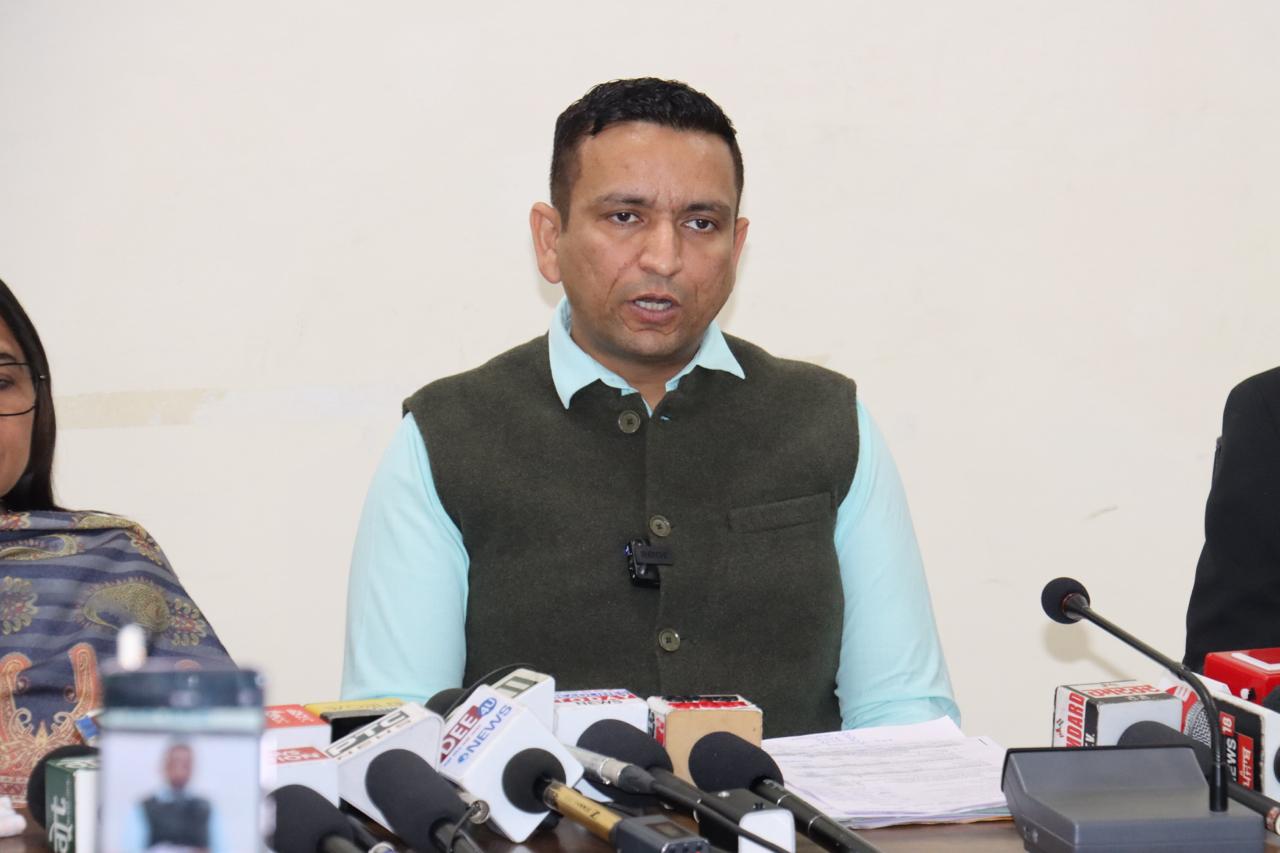 ਚੋਣ ਕਮਿਸ਼ਨ ਦੀਆਂ ਉਲੰਘਣਾ ਕਰਨ ਤੇ 6 ਮਹੀਨੇ ਦੀ ਕੈਦ, 2 ਹਜ਼ਾਰ ਰੁਪਏ ਜੁਰਮਾਨਾ ਜਾਂ ਪ੍ਰਿੰਟਰ ਦਾ ਲਾਇਸੰਸ ਹੋ ਸਕਦਾ ਹੈ ਰੱਦ