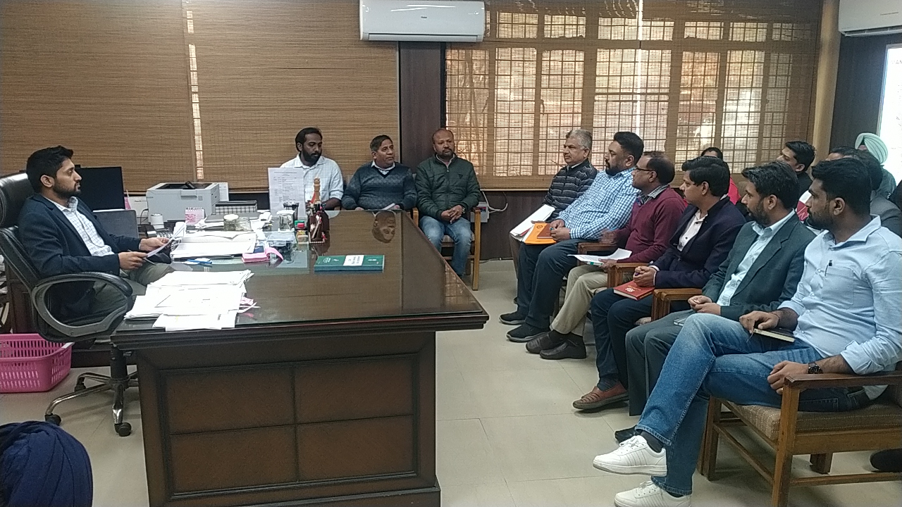 ਲੋਕ ਸਭਾ ਚੋਣਾਂ ਦੇ ਮੱਦੇਨਜ਼ਰ ਬੈਂਕ ਸ਼ੱਕੀ ਖਾਤਿਆਂ ਦੇ ਲੈਣ-ਦੇਣ ’ਤੇ ਦੇਣ ਵਿਸ਼ੇਸ਼ ਧਿਆਨ-ਜ਼ਿਲ੍ਹਾ ਚੋਣ ਅਫ਼ਸਰ