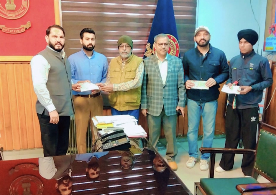 ਡੀ.ਸੀ. ਵੱਲੋਂ ਸੀਨੀਅਰ ਰਾਸ਼ਟਰੀ ਖੇਡਾਂ ਵਿੱਚ ਸੋਨ ਤਮਗੇ ਜਿੱਤਣ ਵਾਲੇ ਖਿਡਾਰੀਆਂ ਦਾ ਸਨਮਾਨ