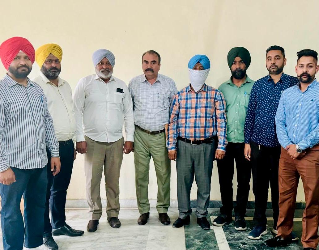 ਗੁਰਦਾਸਪੁਰ ਦੇ ਐਸਪੀ ਦਾ ਰੀਡਰ 5,000 ਰੁਪਏ ਰਿਸ਼ਵਤ ਲੈਂਦਾ ਵਿਜੀਲੈਂਸ ਬਿਊਰੋ ਵੱਲੋਂ ਕਾਬੂ
