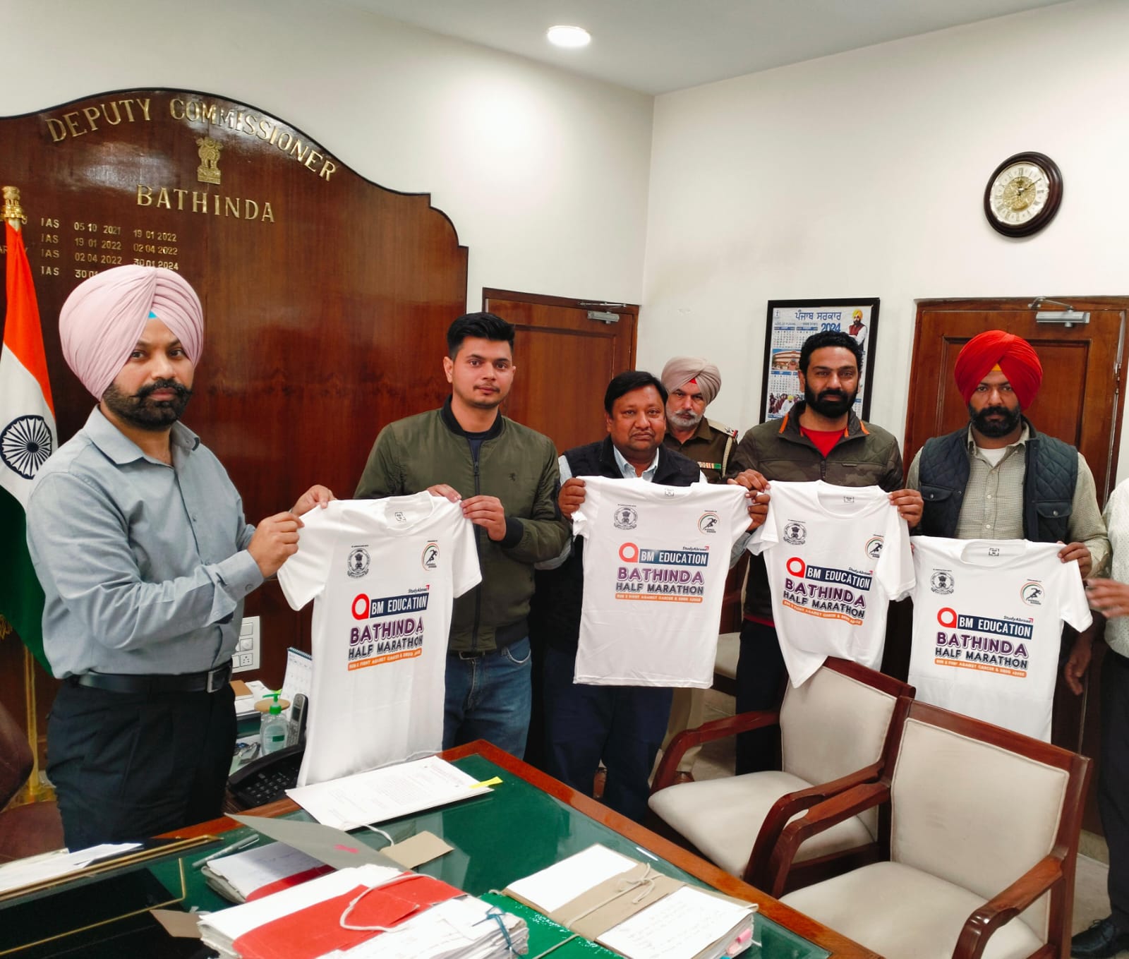 ਡਿਪਟੀ ਕਮਿਸ਼ਨਰ ਨੇ ਬੀ.ਐਮ. ਐਜੂਕੇਸ਼ਨ ਆਫ ਮੈਰਾਥਨ ਦੇ ਸਬੰਧ ਚ ਕੀਤੀ ਟੀ. ਸ਼ਰਟ ਜਾਰੀ