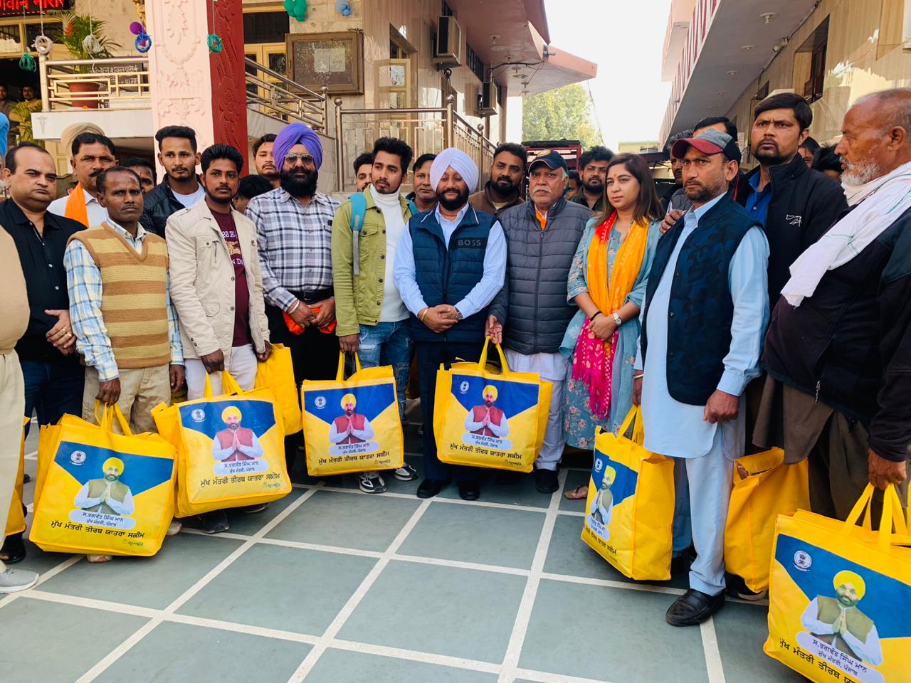 ਵਿਧਾਇਕ ਕੁਲਵੰਤ ਸਿੰਘ ਨੇ ਖਾਟੂਸ਼ਾਮ ਅਤੇ ਸਾਲਾਸਰ ਯਾਤਰਾ ਲਈ ਸ਼ਰਧਾਲੂਆਂ ਦੀ ਬੱਸ ਕੀਤੀ ਰਵਾਨਾ