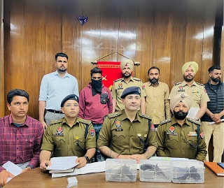 ਮੋਗਾ ਪੁਲਿਸ ਵੱਲੋ 3 ਪਿਸਤੋਲਾਂ ਤੇ 5 ਜਿੰਦਾ ਰੋਂਦ ਸਮੇਤ 1 ਕਾਬੂ