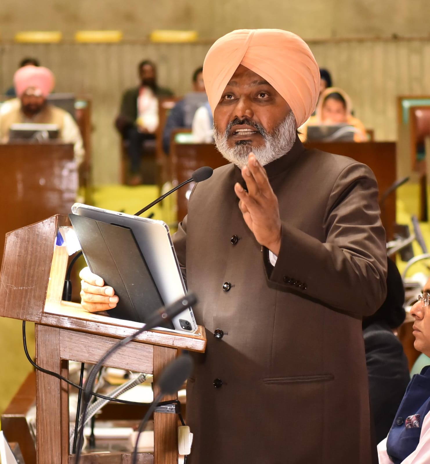 ਪੰਜਾਬ ਦੇ ਵਿੱਤ ਮੰਤਰੀ ਹਰਪਾਲ ਸਿੰਘ ਚੀਮਾ ਵੱਲੋਂ ਵਿੱਤੀ ਸਾਲ 24-25 ਲਈ 2.04 ਲੱਖ ਕਰੋੜ ਰੁਪਏ ਦਾ ਬਜ਼ਟ ਪੇਸ਼