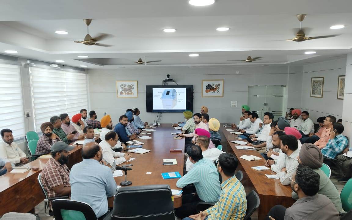 ਲੋਕ ਸਭਾ ਚੋਣਾਂ ਦੇ ਮੱਦੇਨਜ਼ਰ ਜ਼ਿਲ੍ਹੇ ਦੀਆਂ ਤਿੰਨੋ ਵਿਧਾਨ ਸਭਾ ਹਲਕਿਆਂ ਦੇ ਸੈਕਟਰ ਅਫ਼ਸਰਾਂ ਦੀ ਟਰੇਨਿੰਗ ਕਰਵਾਈ