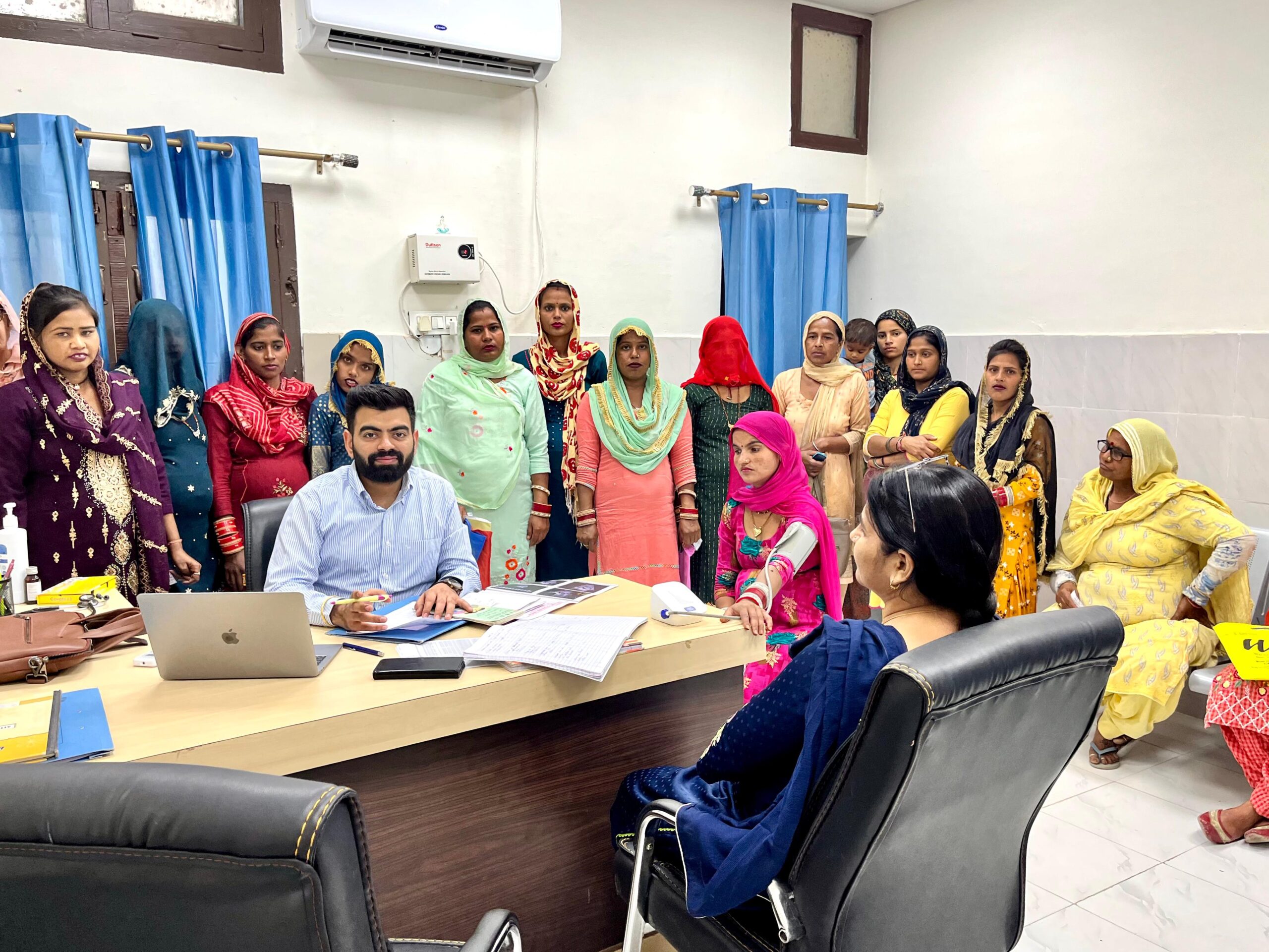 ਗਰਭਵਤੀ ਔਰਤਾਂ ਅਤੇ ਨਵ—ਜੰਮੇ ਬੱਚਿਆਂ ਲਈ ਜਿਲ੍ਹਾ ਫਾਜਿਲਕਾ ਦੇ ਸਰਕਾਰੀ ਹਸਪਤਾਲਾਂ ਅਤੇ ਸੀ.ਐਚ.ਸੀ. ਪੱਧਰ ਤੇ ਲਗਾਏ ਗਏ ਵਿਸ਼ੇਸ਼ ਕੈਂਪ: ਡਾ ਚੰਦਰ ਸ਼ੇਖਰ ਕੱਕੜ ਸਿਵਲ ਸਰਜਨ