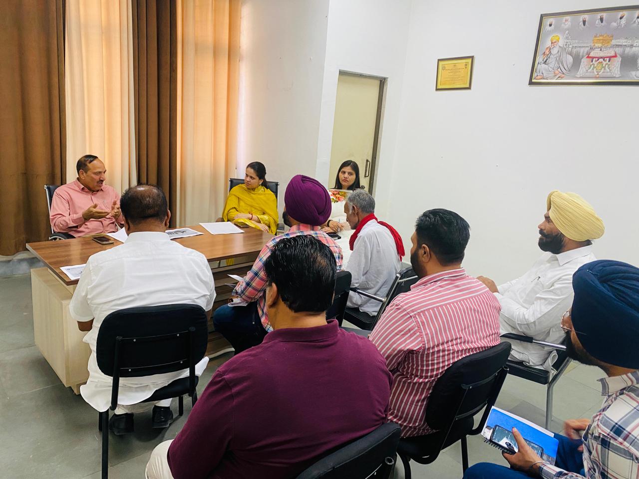 ਵੱਖ-ਵੱਖ ਸਿਆਸੀ ਪਾਰਟੀਆਂ ਦੇ ਨੁਮਾਇੰਦਿਆਂ ਨਾਲ ਕੀਤੀ ਗਈ ਮੀਟਿੰਗ