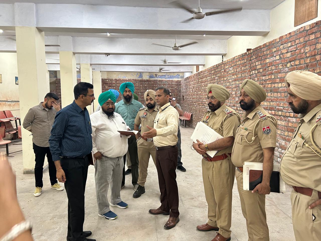 ਸਹਾਇਕ ਰਿਟਰਨਿੰਗ ਅਫਸਰ ਹਲਕਾ 019 ਅੰਮ੍ਰਿਤਸਰ ਦੱਖਣੀ ਦਾ ਸਟਰਾਂਗ ਰੂਮ ਦਾ ਮੁਆਇਨਾ ਕੀਤਾ