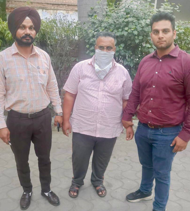 20,000 ਰੁਪਏ ਰਿਸ਼ਵਤ ਲੈਂਦਾ ਸੀਨੀਅਰ ਸਹਾਇਕ ਵਿਜੀਲੈਂਸ ਬਿਊਰੋ ਵੱਲੋਂ ਕਾਬੂ