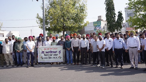 ਗਿੱਲ ਅਤੇ ਆਤਮ ਨਗਰ ਹਲਕਿਆਂ ‘ਚ ਵੋਟਰਾਂ ਨੂੰ ਜਾਗਰੂਕ ਕਰਨ ਲਈ ਸੈਂਕੜੇ ਨਿਵਾਸੀਆਂ ਨੇ ਮਨੁੱਖੀ ਚੇਨ ਬਣਾਈ, ਬਾਈਕ/ਕਾਰ ਰੈਲੀ ਵੀ ਕੱਢੀ