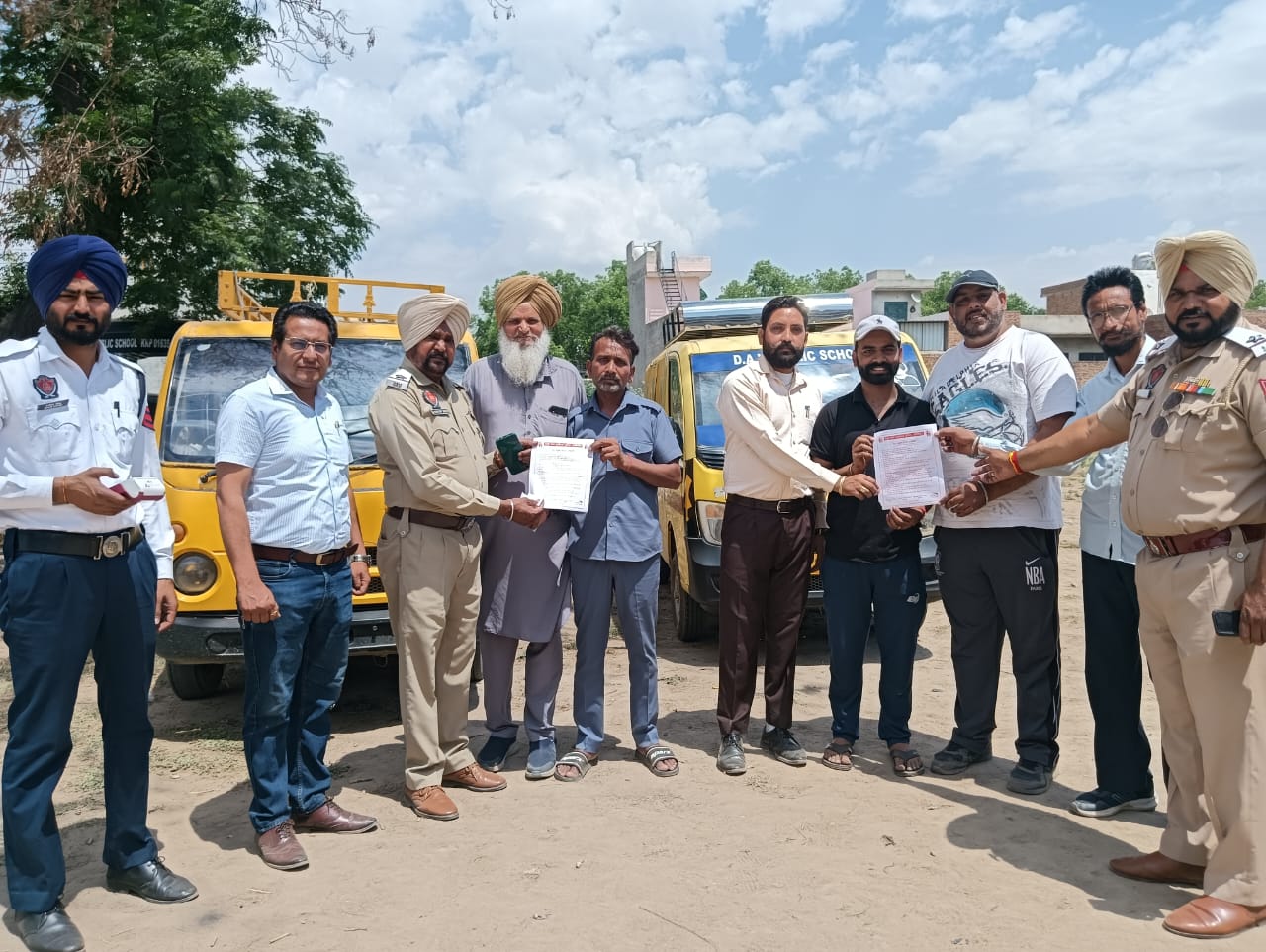 ਸੇਫ ਸਕੂਲ ਵਾਹਨ ਪਾਲਿਸੀ ਤਹਿਤ ਜਿਲ੍ਹਾ ਟਾਸਕ ਫੋਰਸ ਟੀਮ ਵੱਲੋਂ ਕੀਤੀ ਗਈ ਸਕੂਲ ਵੈਨਾਂ ਦੀ ਚੈਕਿੰਗ