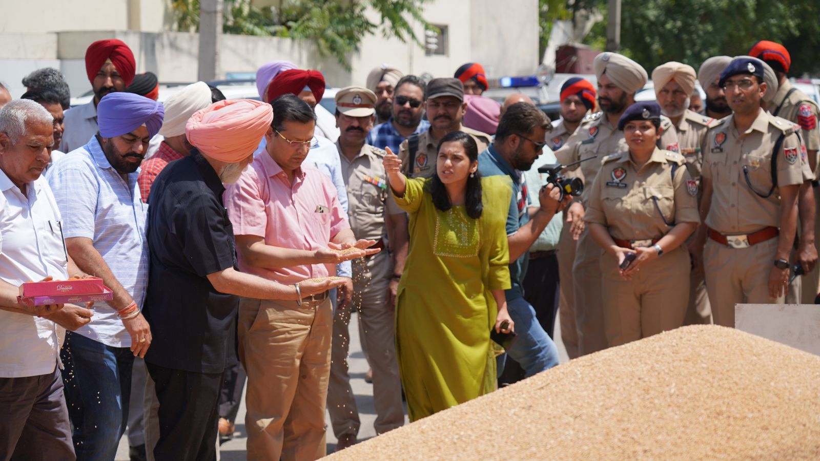 ਮੁੱਖ ਸਕੱਤਰ ਅਨੁਰਾਗ ਵਰਮਾ ਵੱਲੋਂ ਖੰਨਾ ਅਨਾਜ ਮੰਡੀ ਦਾ ਦੌਰਾ, ਕਣਕ ਦੇ ਖਰੀਦ ਪ੍ਰਬੰਧਾਂ ਦਾ ਲਿਆ ਜਾਇਜ਼ਾ