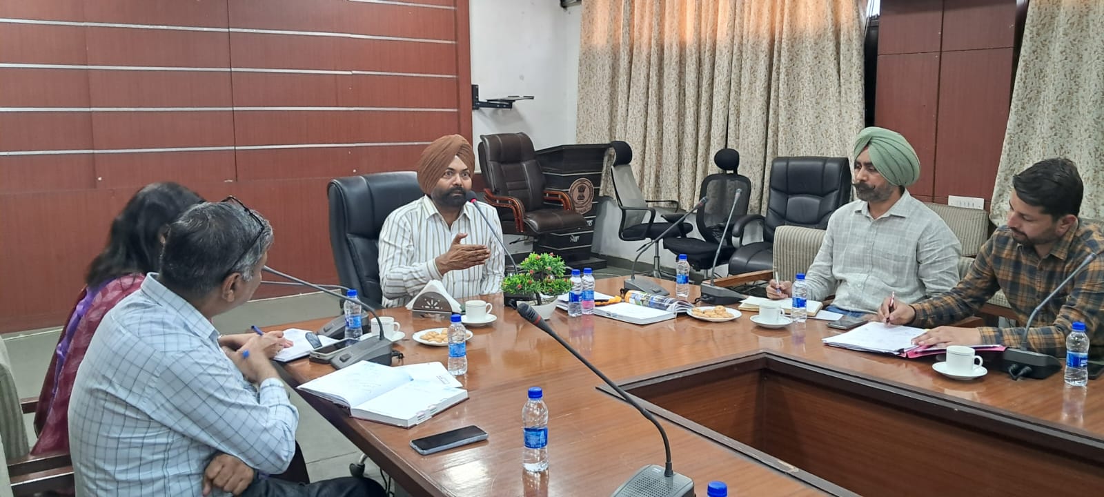 ਸੈਕਟਰ ਅਫ਼ਸਰ, ਆਂਗਣਵਾੜੀ ਵਰਕਰਾਂ ਅਤੇ ਆਸ਼ਾ ਵਰਕਰਾਂ ਨੂੰ ਵੋਟਰਾਂ ਅਤੇ ਜ਼ਿਲ੍ਹਾ ਪ੍ਰਸ਼ਾਸ਼ਨ ਵਿਚਕਾਰ ਪੁਲ਼ ਵਜੋਂ ਕੰਮ ਕਰਨ ਦਾ ਸੱਦਾ