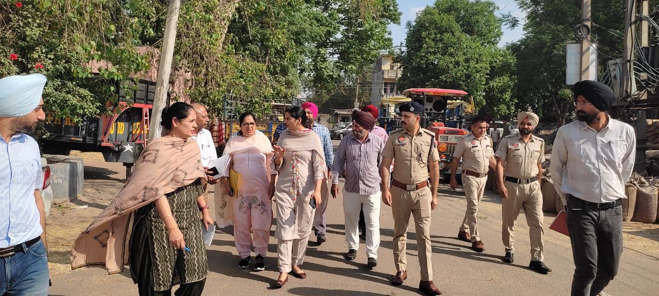 ਮੰਡੀਆਂ ਚ ਥਾਂ ਦੀ ਤੰਗੀ ਤੋਂ ਬਚਣ ਲਈ ਲਿਫਟਿੰਗ ਕਾਰਜਾਂ ਨੂੰ ਤੇਜ਼ ਕੀਤਾ ਜਾਵੇ, ਏ.ਡੀ.ਸੀ ਵੱਲੋਂ ਖਰੀਦ ਏਜੰਸੀਆਂ ਨੂੰ ਹਦਾਇਤ