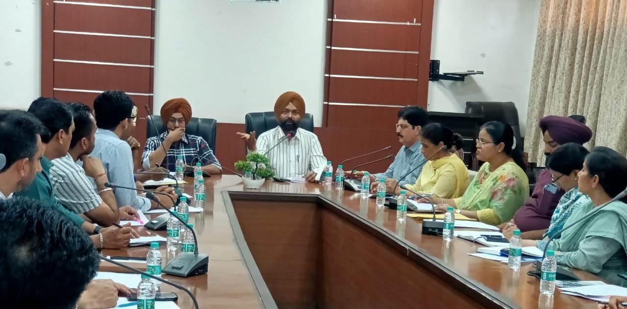 ਡਿਪਟੀ ਕਮਿਸ਼ਨਰ ਵੱਲੋਂ ਡੇਂਗੂ/ਮਲੇਰੀਆ/ਚਿਕਨਗੁਨੀਆ ਦੀ ਪ੍ਰਭਾਵਸ਼ਾਲੀ ਢੰਗ ਨਾਲ ਰੋਕਥਾਮ ਲਈ ਸਬੰਧਤ ਵਿਭਾਗਾਂ ਨਾਲ ਮੀਟਿੰਗ