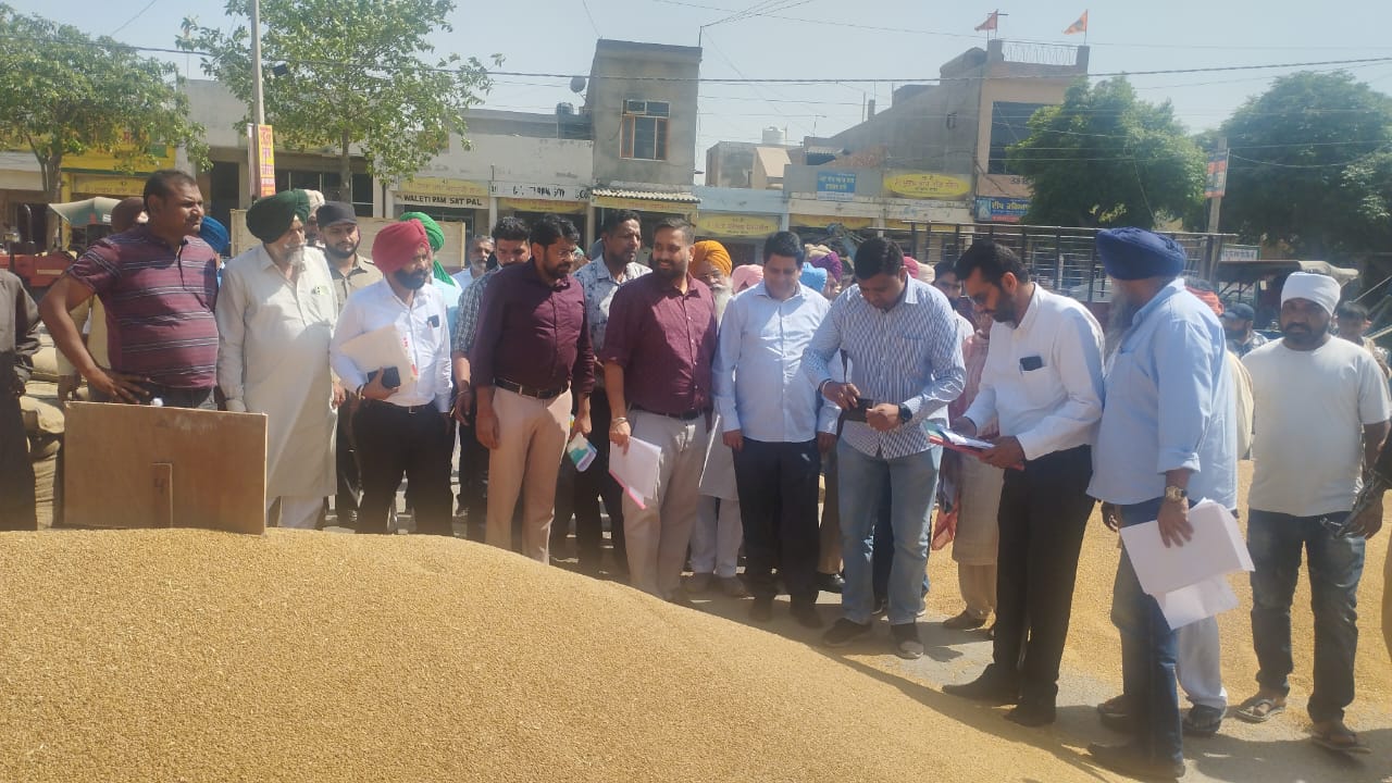 ਜਿ਼ਲ੍ਹੇ ਦੇ ਪ੍ਰਭਾਰੀ ਸਕੱਤਰ ਰਾਹੁਲ ਤਿਵਾੜੀ ਵੱਲੋਂ ਸ੍ਰੀ ਮੁਕਤਸਰ ਸਾਹਿਬ ਦੀਆਂ ਮੰਡੀਆਂ ਦਾ ਦੌਰਾ