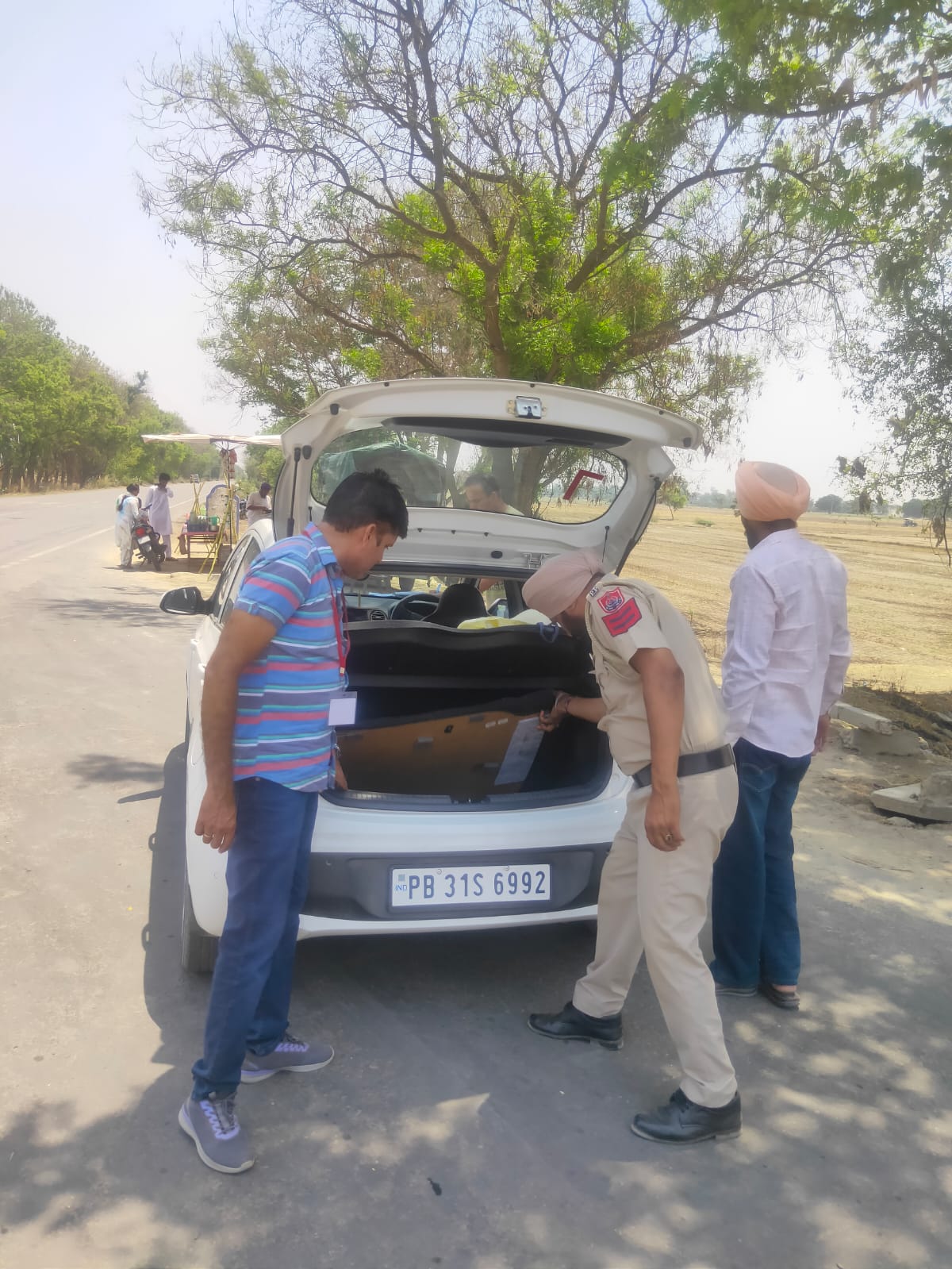 ਐਫ.ਐਸ.ਟੀ ਅਤੇ ਐਸ.ਐਸ.ਟੀ ਟੀਮਜ਼ ਵੱਲੋਂ ਵਾਹਨਾਂ ਦੀ ਲਗਾਤਾਰ ਚੈਕਿੰਗ ਜਾਰੀ