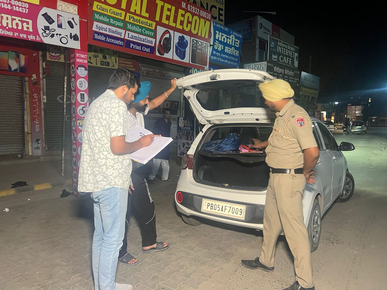ਐਫ.ਐਸ.ਟੀ ਤੇ ਐਸ.ਐਸ.ਟੀ ਟੀਮਾਂ ਵੱਲੋਂ ਵਾਹਨਾਂ ਦੀ ਚੈਕਿੰਗ ਜਾਰੀ
