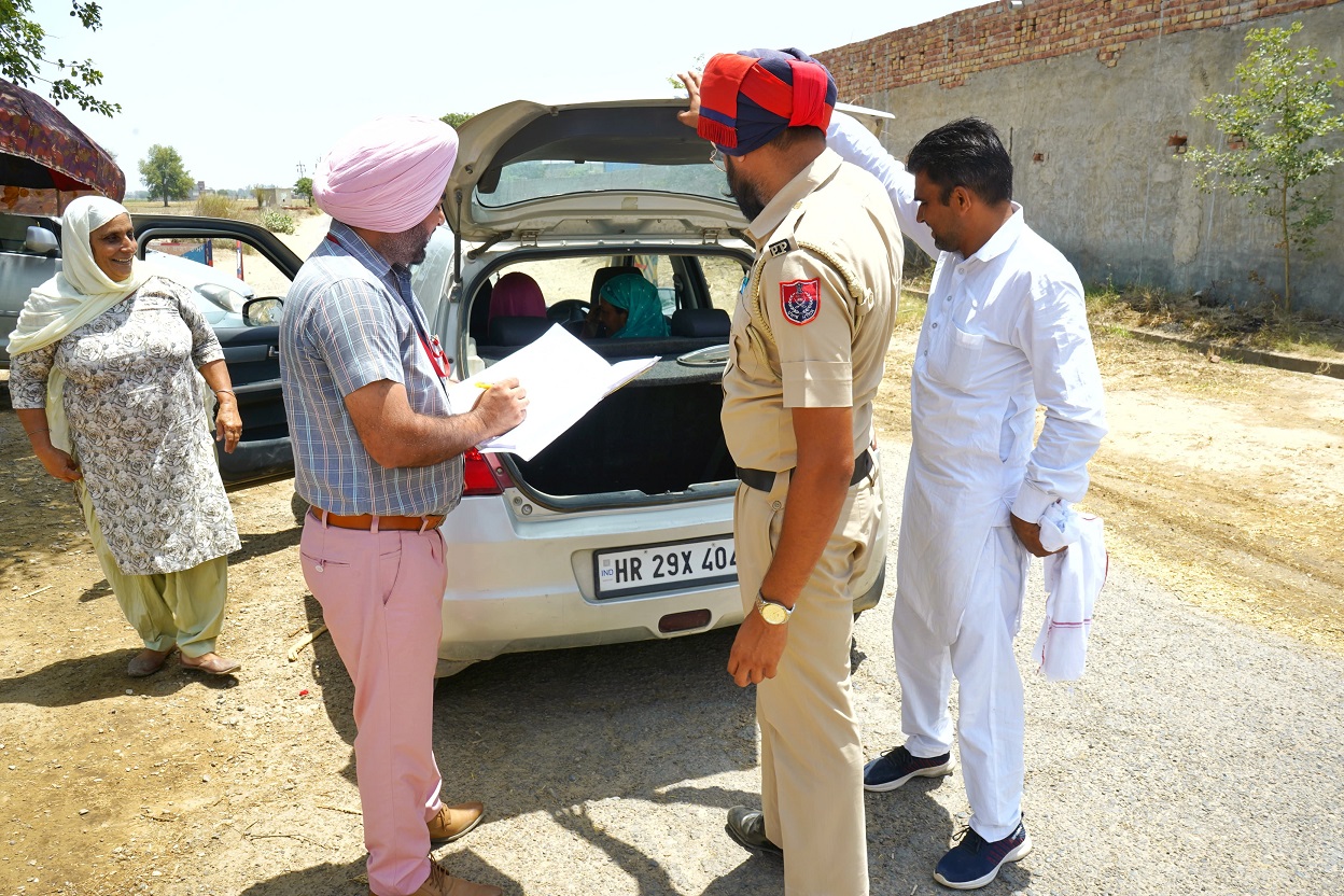 ਐਫ.ਐਸ.ਟੀ ਤੇ ਐਸ.ਐਸ.ਟੀ ਟੀਮਾਂ ਵੱਲੋਂ ਵਾਹਨਾਂ ਦੀ ਲਗਾਤਾਰ ਚੈਕਿੰਗ ਜਾਰੀ