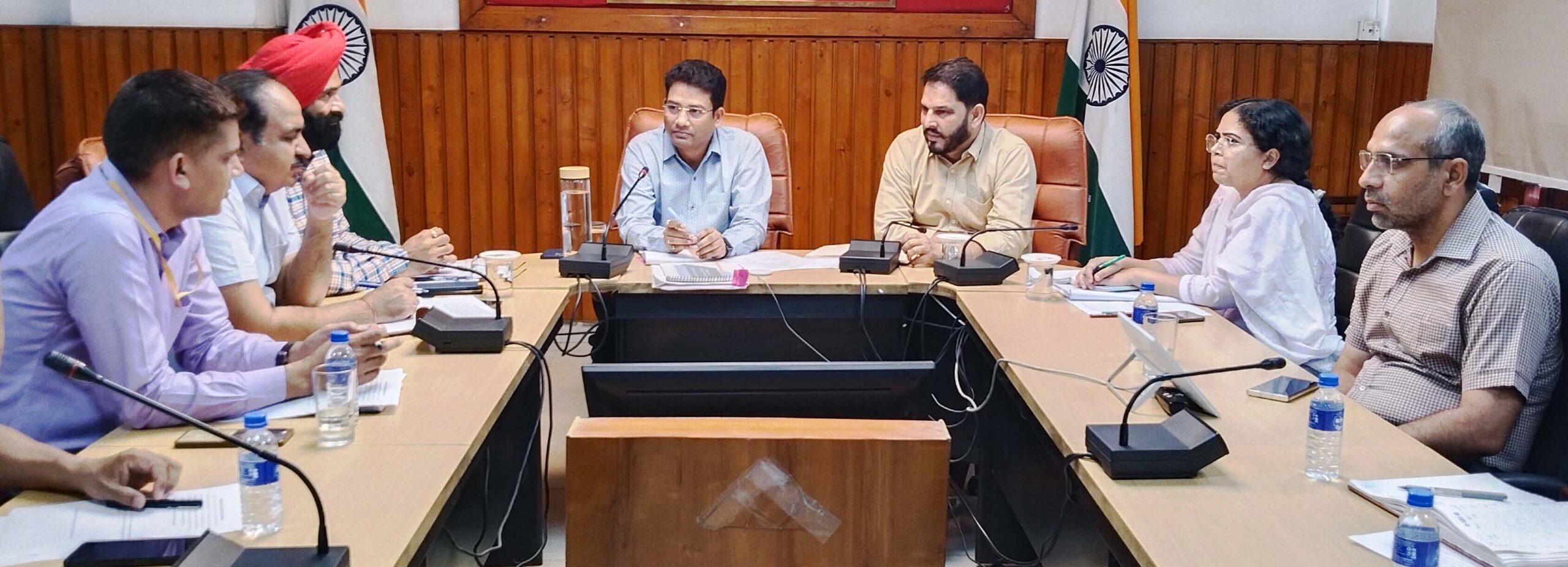 ਖਰਚਾ ਅਬਜ਼ਰਵਰ ਵੱਲੋਂ ਪੁਲਿਸ, ਬੀ.ਐਸ.ਐਫ, ਜੀਐਸਟੀ, ਐਕਸਾਈਜ ਦੇ ਅਧਿਕਾਰੀਆ ਨਾਲ ਮੀਟਿੰਗ