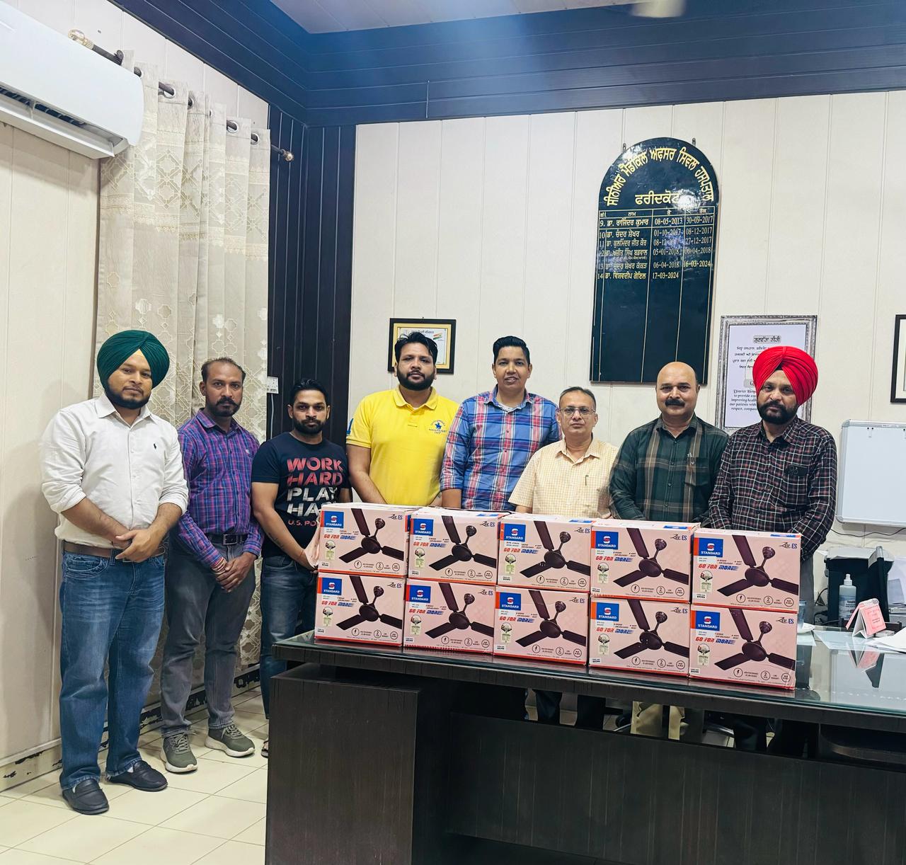 ਸਮਾਜ ਸੇਵੀ ਸੰਸਥਾ ਕਰ ਭਲਾ ਸੋਸ਼ਲ ਐਂਡ ਵੈਲਫੇਅਰ ਕਲੱਬ ਵੱਲੋਂ ਸਿਵਲ ਹਸਪਤਾਲ ਫਰੀਦਕੋਟ ਨੂੰ 10 ਛੱਤ ਵਾਲੇ ਪੱਖੇ ਭੇਂਟ