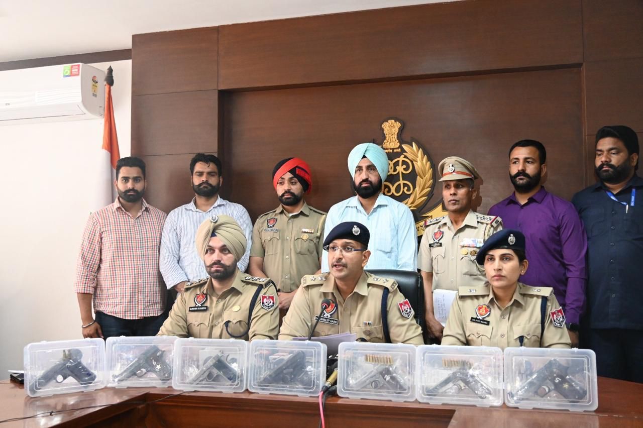 ਮੋਹਾਲੀ ਪੁਲਿਸ ਵੱਲੋ ਅੱਤਵਾਦੀ ਹਰਵਿੰਦਰ ਸਿੰਘ ਉੱਰਫ ਰਿੰਦਾ, ਹੈਪੀ ਪਾਛੀਆ, ਨਿਸ਼ਾਨ ਸਿੰਘ ਦੇ ਅੱਤਵਾਦੀ ਮਡੀਊਲ ਵਿੱਚ ਲੋੜੀਂਦੇ ਦੋਸ਼ੀ ਨੂੰ 01 ਪਿਸਟਲ ਅਤੇ 02 ਜਿੰਦਾ ਕਾਰਤੂਸਾ ਦੇ ਕੀਤਾ ਗ੍ਰਿਫਤਾਰ