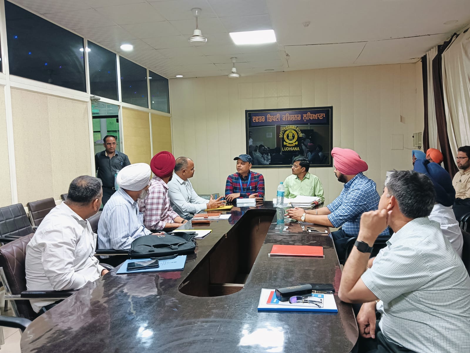 ਖਪਤਕਾਰ ਵਸਤਾਂ ਦੀ ਵਿਕਰੀ ‘ਤੇ ਚੌਕਸੀ ਰੱਖੀ ਜਾਵੇ – ਖਰਚਾ ਨਿਗਰਾਨ