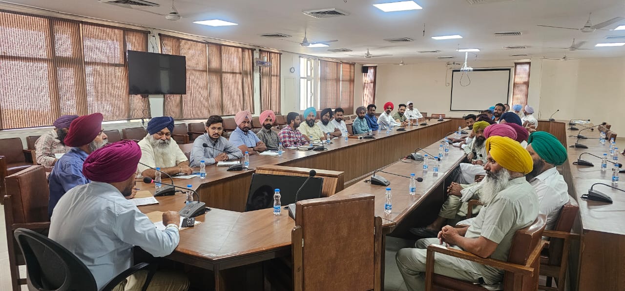 ਵਧੀਕ ਡਿਪਟੀ ਕਮਿਸ਼ਨਰ (ਵਿ) ਨੇ ਕੰਬਾਇਨ ਅਤੇ ਬੇਲਰ ਮਾਲਕਾਂ ਨਾਲ ਕੀਤੀ ਮੀਟਿੰਗ