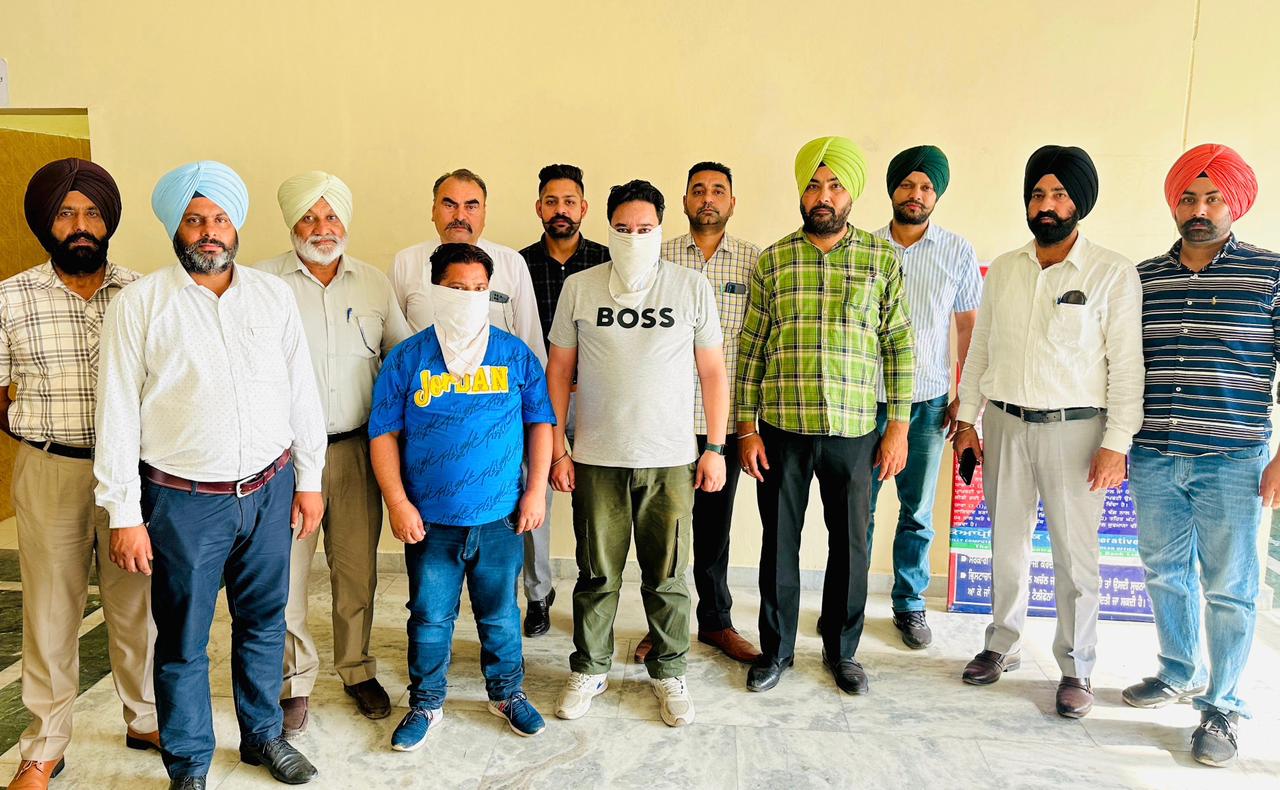 ਵਸੀਕਾ ਨਵੀਸ ਤੇ ਉਸ ਦਾ ਸਹਾਇਕ 225000 ਰੁਪਏ ਦੀ ਰਿਸ਼ਵਤ ਲੈਣ ਦੇ ਦੋਸ਼ ਹੇਠ ਵਿਜੀਲੈਂਸ ਬਿਊਰੋ ਵੱਲੋਂ ਗ੍ਰਿਫਤਾਰ