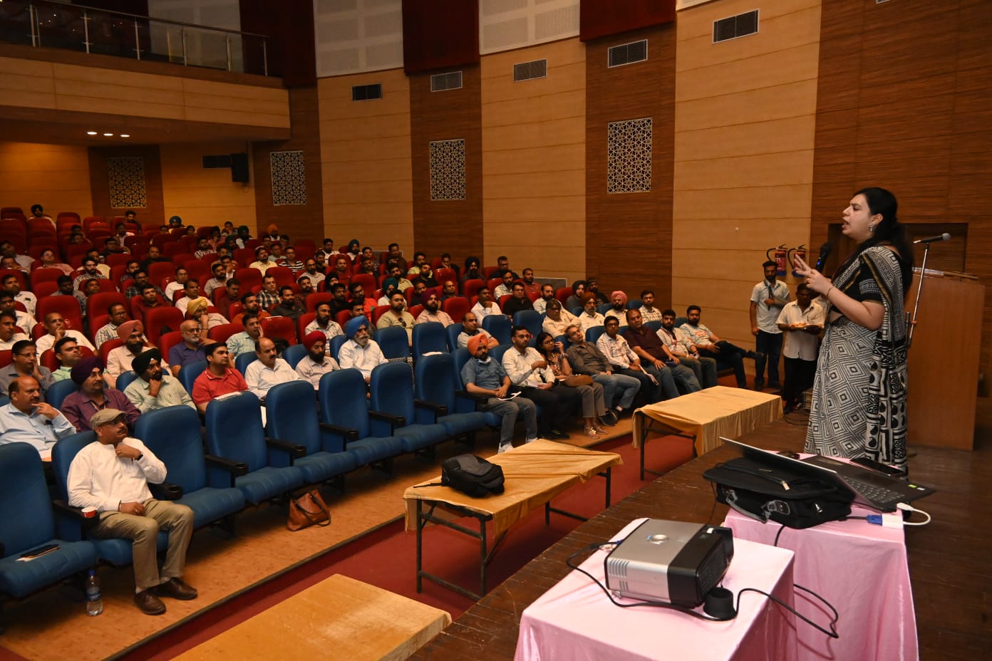 ਜਨਰਲ ਆਬਜ਼ਰਵਰ ਵੱਲੋਂ ਮਾਈਕਰੋ-ਆਬਜ਼ਰਵਰਾਂ ਨੂੰ ਨਿਰਦੇਸ਼, ਆਜ਼ਾਦ, ਨਿਰਪੱਖ ਅਤੇ ਪਾਰਦਰਸ਼ੀ ਚੋਣਾਂ ਲਈ ਸਖ਼ਤ ਨਿਗਰਾਨੀ ਯਕੀਨੀ ਬਣਾਈ ਜਾਵੇ