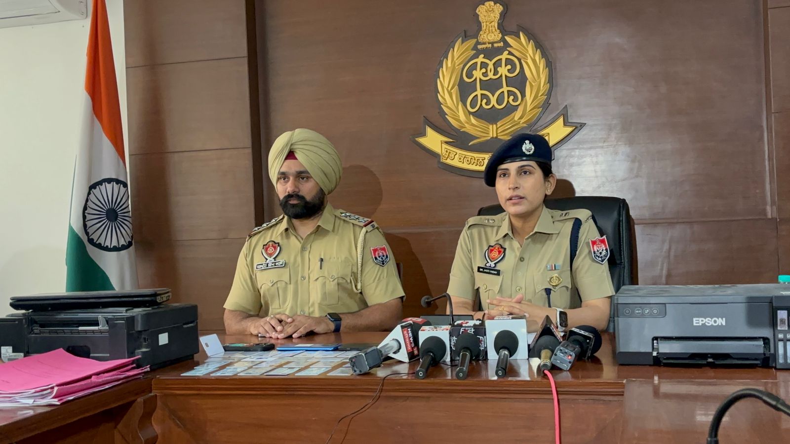 ਮੋਹਾਲੀ ਪੁਲਿਸ ਵੱਲੋਂ ਵਹੀਕਲਾਂ ਦੇ ਜਾਅਲੀ ਰਜਿਸਟ੍ਰੇਸ਼ਨ ਸਰਟੀਫੀਕੇਟ (RC) ਤਿਆਰ ਕਰਨ ਵਾਲੇ ਗਿਰੋਹ ਦੇ 04 ਮੈਂਬਰ ਗ੍ਰਿਫਤਾਰ