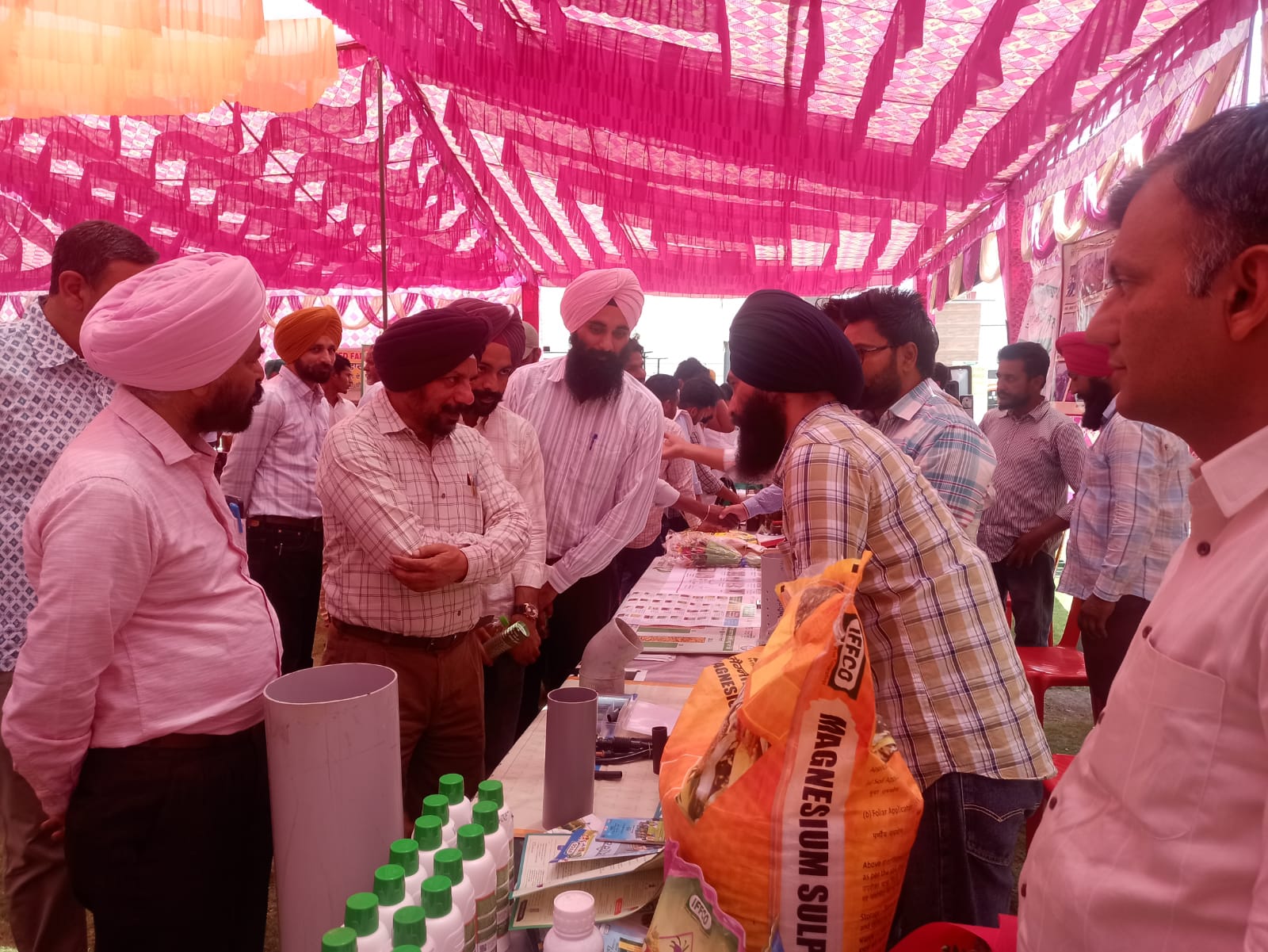 ਖੇਤੀਬਾੜੀ ਵਿਭਾਗ ਵਲੋਂ ਕਿਸਾਨਾਂ ਨੂੰ ਸਾਉਣੀ ਦੀਆਂ ਫਸਲਾਂ ਸਬੰਧੀ ਜਾਣਕਾਰੀ ਦੇਣ ਸਬੰਧੀ ਲਗਾਇਆ ਗਿਆ ਕਿਸਾਨ ਸਿਖਲਾਈ ਕੈਂਪ