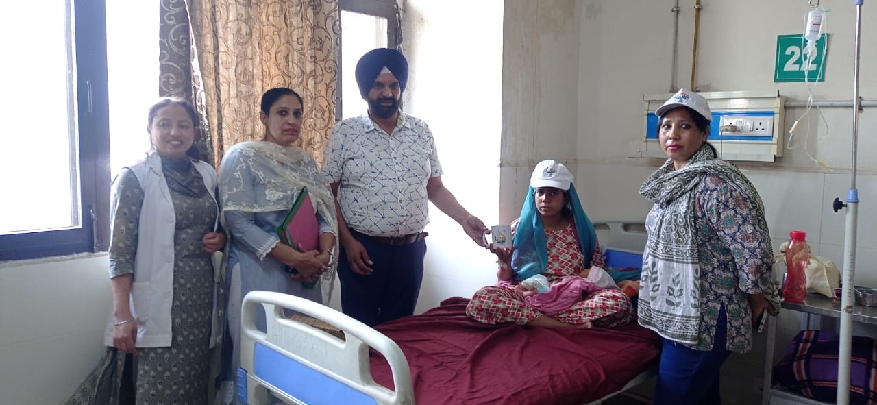 ਅੰਤਰਰਾਸ਼ਟਰੀ ਮਾਂ ਦਿਵਸ ਅਤੇ ਨਰਸ ਦਿਵਸ ਮੌਕੇ ਜ਼ਿਲ੍ਹਾ ਸਵੀਪ ਟੀਮ ਨੇ ਮੋਹਾਲੀ ਦੇ ਜ਼ਿਲ੍ਹਾ ਹਸਪਤਾਲ ਵਿਖੇ ਦਿੱਤਾ ਵੋਟ ਪਾਉਣ ਦਾ ਸੁਨੇਹਾ