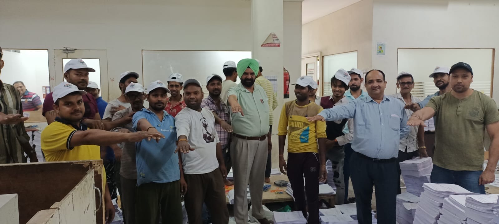 ਫੈਕਟਰੀ ਵਰਕਰਾਂ ਨੂੰ ਦਿੱਤਾ ਵੋਟ ਪਾਉਣ ਦਾ ਸੁਨੇਹਾ