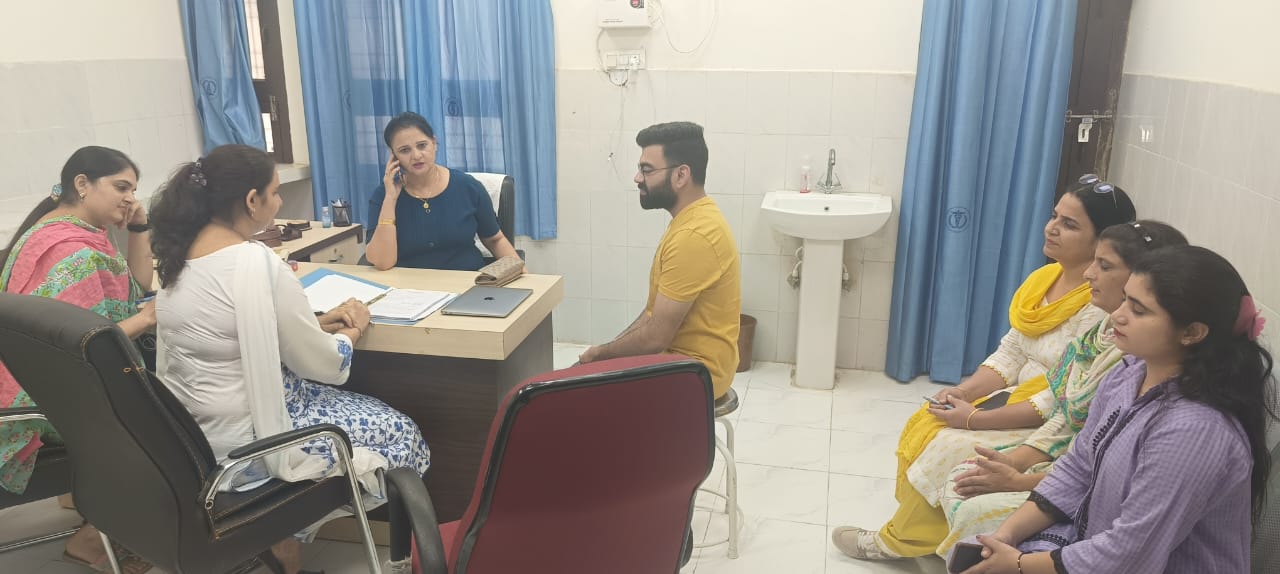 ਪ੍ਰਧਾਨ ਮੰਤਰੀ ਸੁਰੱਖਿਅਤ ਮਾਤ੍ਰਤਵ ਅਭਿਆਨ ਤਹਿਤ ਅਤੇ ਆਮ ਆਦਮੀ ਕਲੀਨਿਕ ਵਿਚ ਲੱਗਿਆ ਵਿਸ਼ੇਸ਼ ਕੈਂਪ ਦਾ ਡਾਕਟਰ ਕਵਿਤਾ ਸਿੰਘ ਵਲੋ ਕੀਤਾ ਨਿਰੀਖਣ