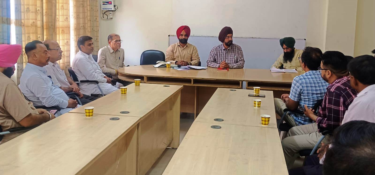 ਮੁੱਖ ਖੇਤੀਬਾੜੀ ਅਫਸਰ ਨੇ ਫਸਲੀ ਵਿਭਿੰਨਤਾ ਨੂੰ ਉਤਸ਼ਾਹਿਤ ਕਰਨ ਹਿੱਤ ਬੀਜ ਕੰਪਨੀਆਂ ਅਤੇ ਵਿਕਰੇਤਾਵਾਂ ਨਾਲ ਕੀਤੀ ਮੀਟਿੰਗ