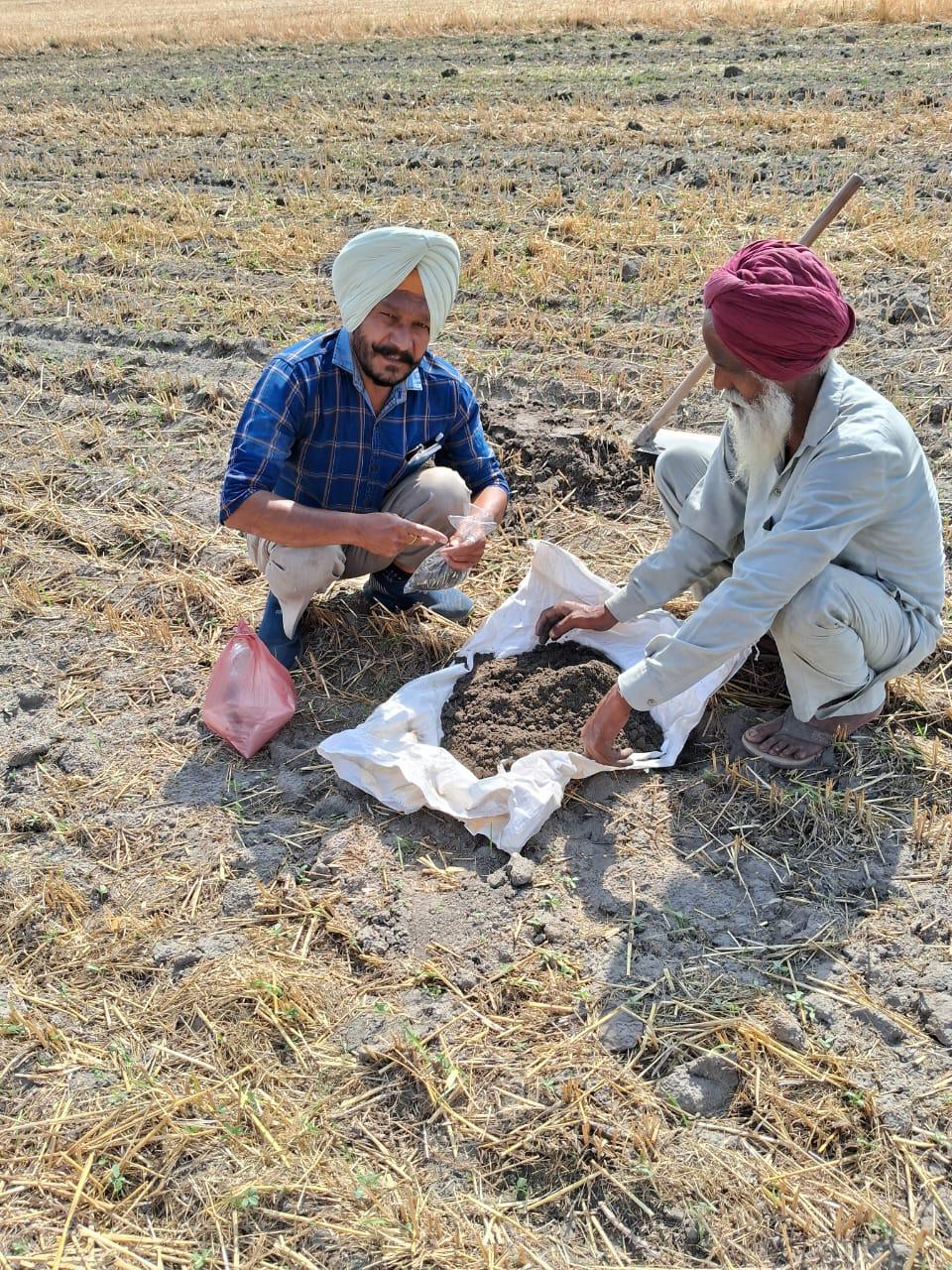 ਜ਼ਮੀਨ ਦੀ ਸਿਹਤ ਸੁਧਾਰ ਲਈ ਮਿੱਟੀ ਦੀ ਪਰਖ ਜ਼ਰੂਰ ਕਰਵਾਓ:  ਮੁੱਖ ਖੇਤੀਬਾੜੀ ਅਫ਼ਸਰ