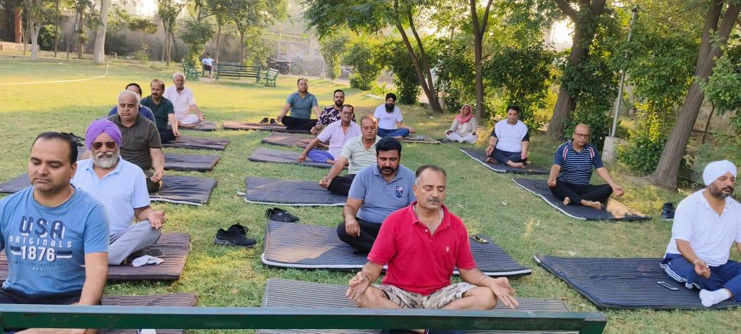 ਸੀ.ਐਮ. ਦੀ ਯੋਗਸ਼ਾਲਾ ਤਹਿਤ ਜ਼ਿਲ੍ਹੇ ਵਿੱਚ 74 ਯੋਗ ਕਲਾਸਾਂ ‘ਚ 1450 ਦੇ ਕਰੀਬ ਲੋਕ ਯੋਗ ਕਰ ਕੇ ਲੈ ਰਹੇ ਹਨ ਲਾਭ