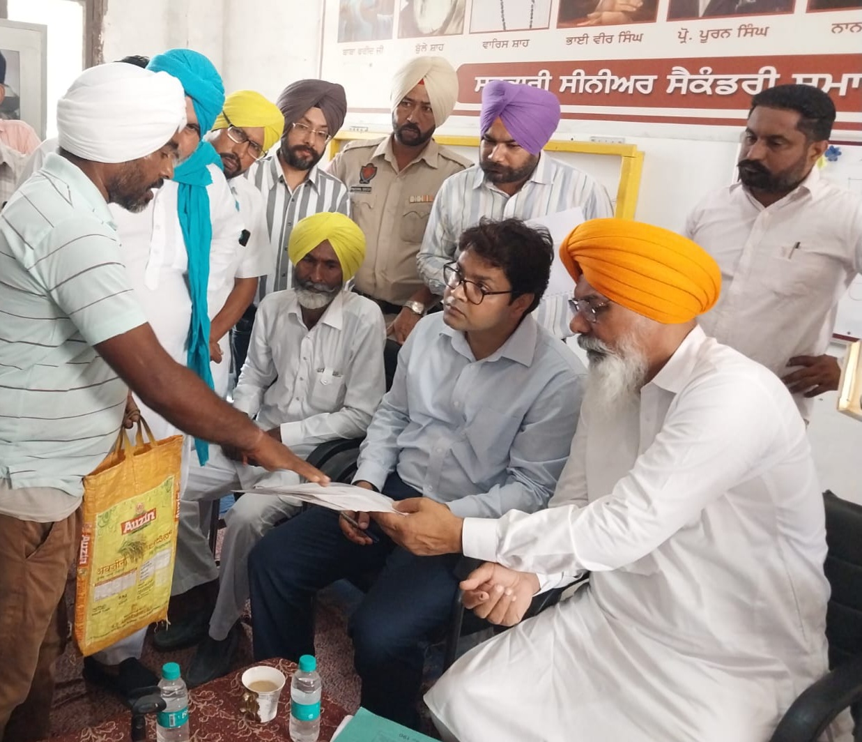 ਵਿਧਾਇਕ ਸੇਖੋਂ ਅਤੇ ਡਿਪਟੀ ਕਮਿਸ਼ਨਰ ਨੇ ਘੁਗਿਆਣਾ ਵਿਖੇ ਲਗਾਏ ਸੁਵਿਧਾ ਕੈਂਪ ਵਿੱਚ ਕੀਤੀ ਸ਼ਮੂਲੀਅਤ
