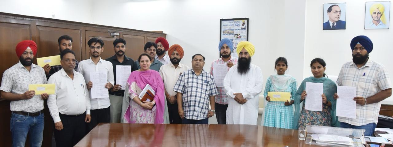 ਗੁਰਮੀਤ ਸਿੰਘ ਖੁੱਡੀਆਂ ਨੇ ਅੱਠ ਨੌਜਵਾਨਾਂ ਨੂੰ ਨਿਯੁਕਤੀ ਪੱਤਰ ਸੌਂਪੇ