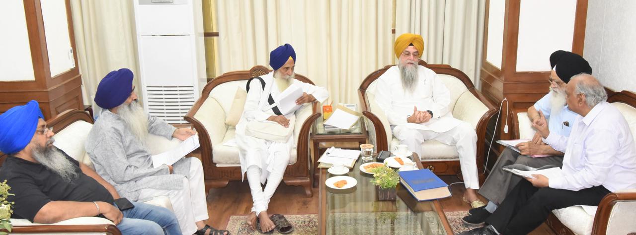ਸਪੀਕਰ ਸੰਧਵਾਂ ਨੇ ਮਹਾਨ ਕੋਸ਼ ਨੂੰ ਸੋਧ ਕੇ ਮੁੜ ਪ੍ਰਕਾਸ਼ਿਤ ਕਰਨ ਸਬੰਧੀ ਵੱਖ-ਵੱਖ ਸਿੱਖ ਸੰਸਥਾਵਾਂ ਦੇ ਨੁਮਾਇੰਦਿਆਂ ਨਾਲ ਕੀਤੀ ਵਿਚਾਰ-ਚਰਚਾ