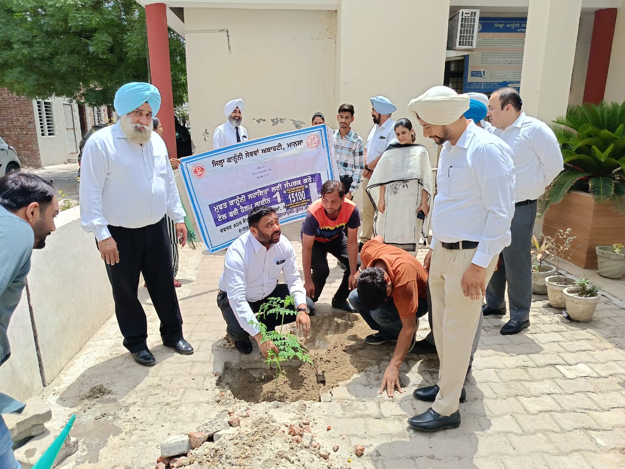 ਜ਼ਿਲ੍ਹਾ ਕਾਨੂੰਨੀ ਸੇਵਾਵਾਂ ਅਥਾਰਟੀ ਵੱਲੋਂ ਪੌਦੇ ਲਗਾ ਕੇ ‘ਵਿਸ਼ਵ ਵਾਤਾਵਰਨ ਦਿਵਸ’ ਮਨਾਇਆ