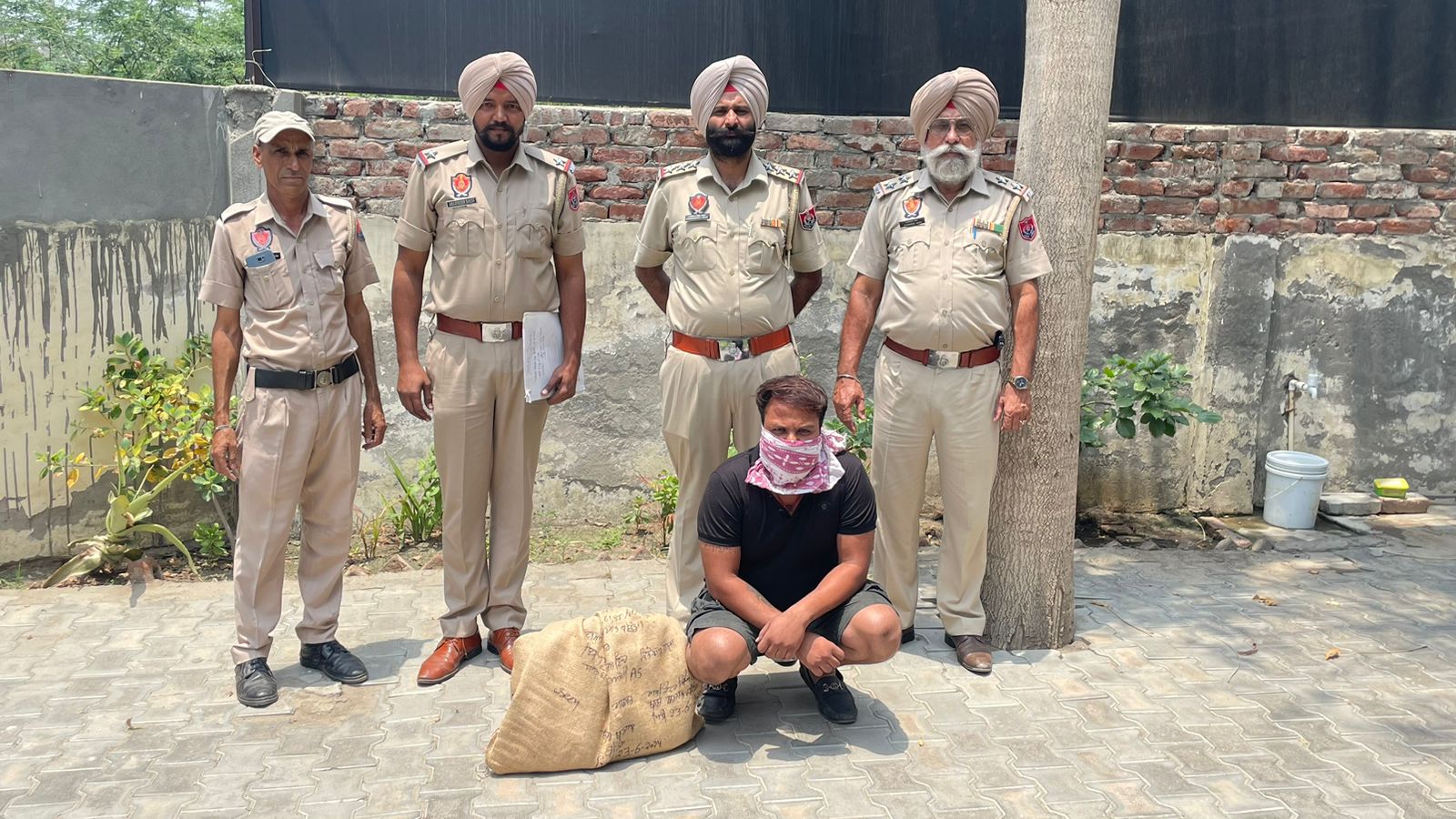 ਦੋਸ਼ੀ ਕੋਲੋਂ 8 ਕਿਲੋਗ੍ਰਾਮ ਗਾਜਾ ਬਰਾਮਦ