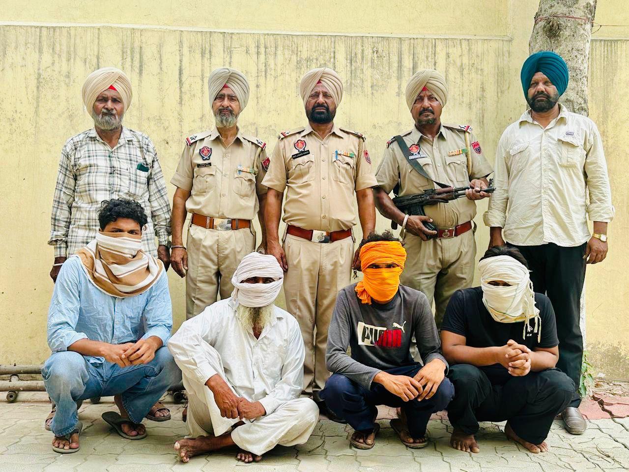 ਪੰਜਾਬ ਪੁਲਿਸ ਵੱਲੋਂ ਪਾਕਿਸਤਾਨ ਦੀ ਹਮਾਇਤ ਵਾਲੇ ਨਸ਼ਾ ਤਸਕਰੀ ਦੇ ਦੋ ਹੋਰ ਰੈਕੇਟਾਂ ਦਾ ਪਰਦਾਫਾਸ਼; 8 ਕਿਲੋ ਹੈਰੋਇਨ ਅਤੇ 3 ਪਿਸਤੌਲਾਂ ਸਮੇਤ ਛੇ ਕਾਬੂ